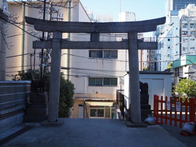 Hanazono Shrine: A Tranquil Oasis in the Heart of Shinjuku - Japan ...