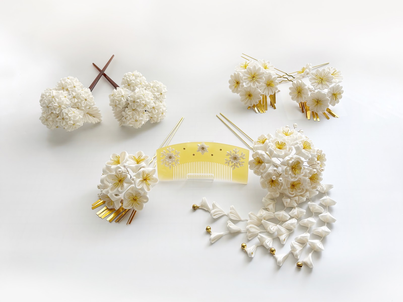 White tsumami kanzashi bridal hair ornament set with silk flowers and dangling bira-bira