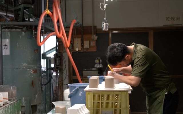 Mizunami: A Slip Caster, a Designer, and the White Porcelain of Mino