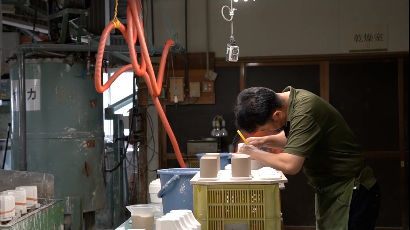 Mizunami: A Slip Caster, a Designer, and the White Porcelain of Mino